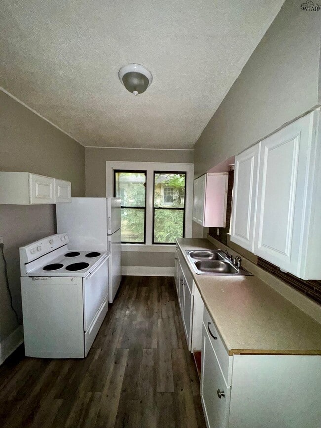 Building Photo - 1512 Kemp Blvd