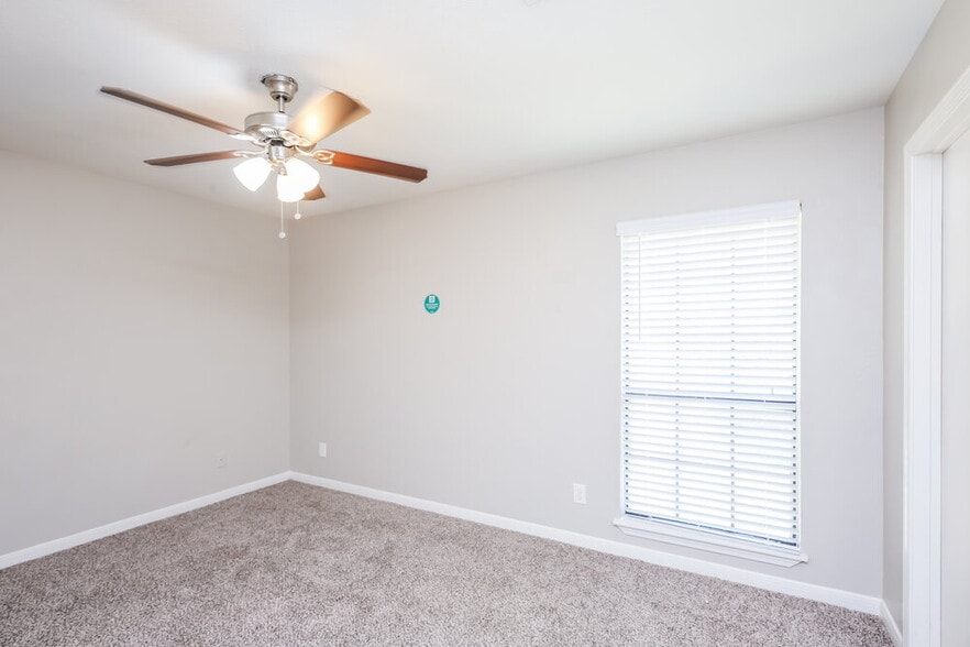 Building Photo - 3725 Whitefern Dr