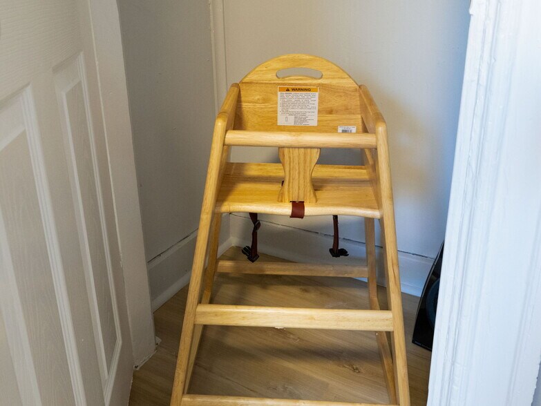 Building Photo - 168 School St