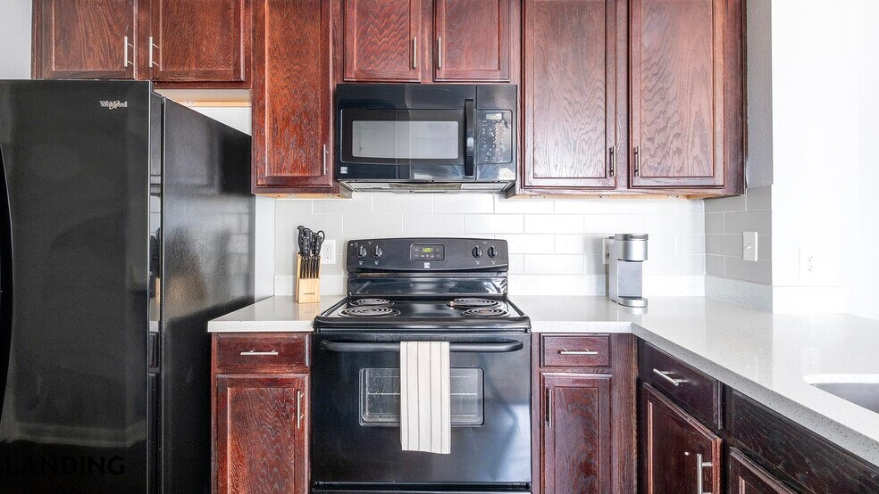 Building Photo - 14807 Woodland Hills Dr
