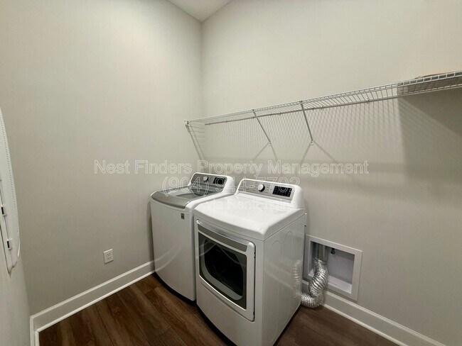 Building Photo - 10682 Aventura Dr