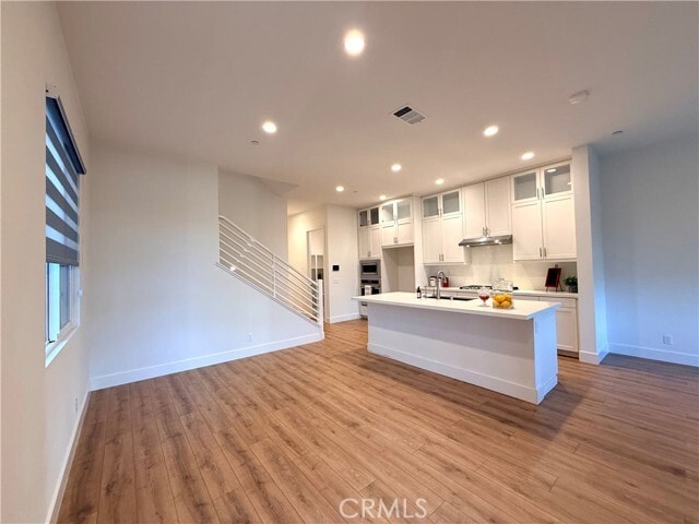 Building Photo - 273 Novel