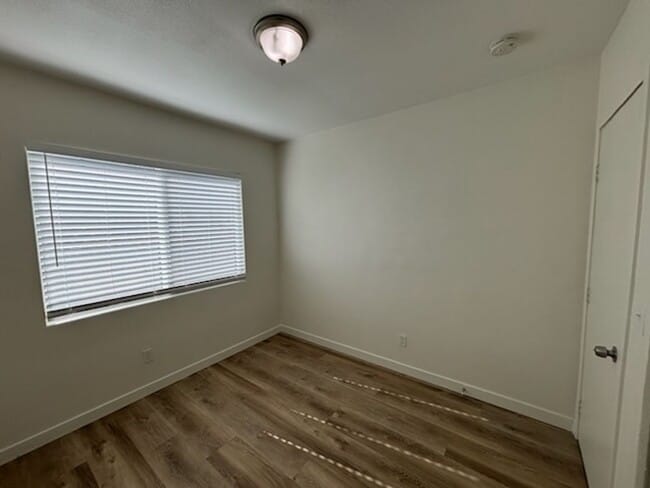 Building Photo - 3 Bedroom 2 Bath Home