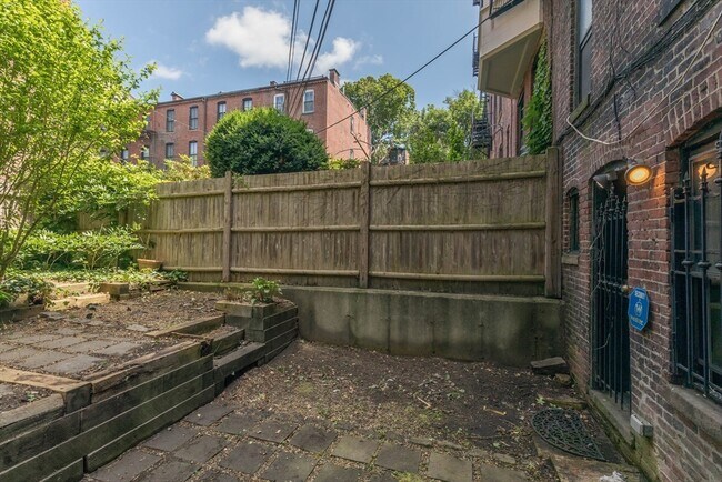 Building Photo - 75 Chandler St