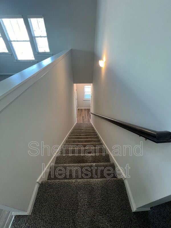 Building Photo - 2046 Lotus Dr