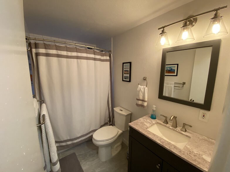 Main Floor Bathroom - 3487 W Alamo Ave