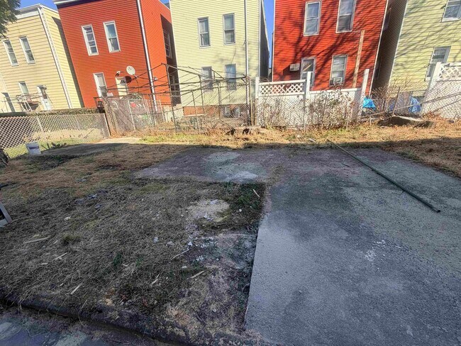 Building Photo - 124 Winfield Ave