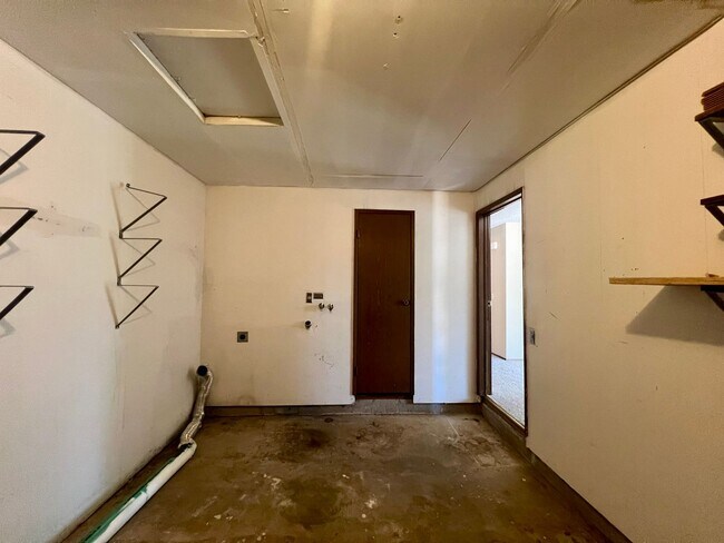 Building Photo - 9236 White Fir Dr NE