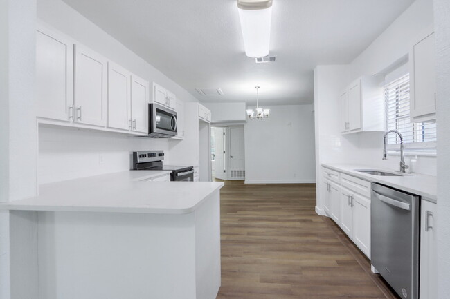Building Photo - "Charming 3-Bedroom Sanctuary on Buckingha...