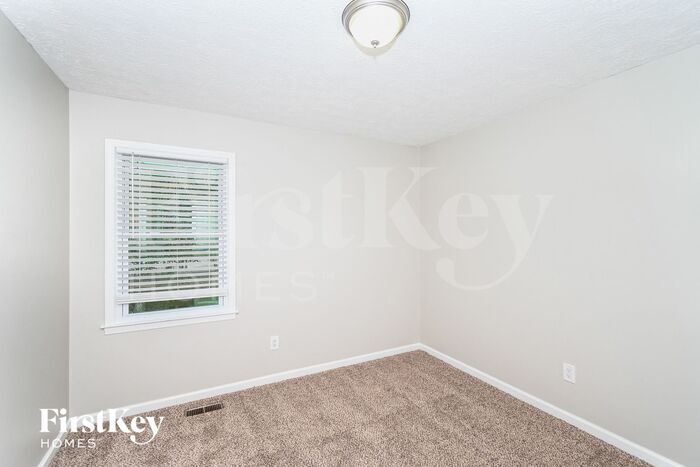 Building Photo - 1325 Oak Terrace