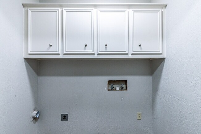 Building Photo - Sleek South Loop Duplex | Updated 2-bed with Garage