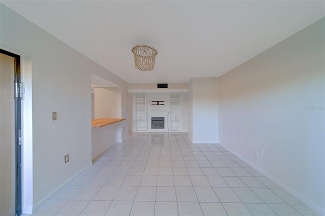 Building Photo - 890 N Village Dr
