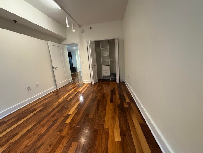 Building Photo - 800 Jackson St