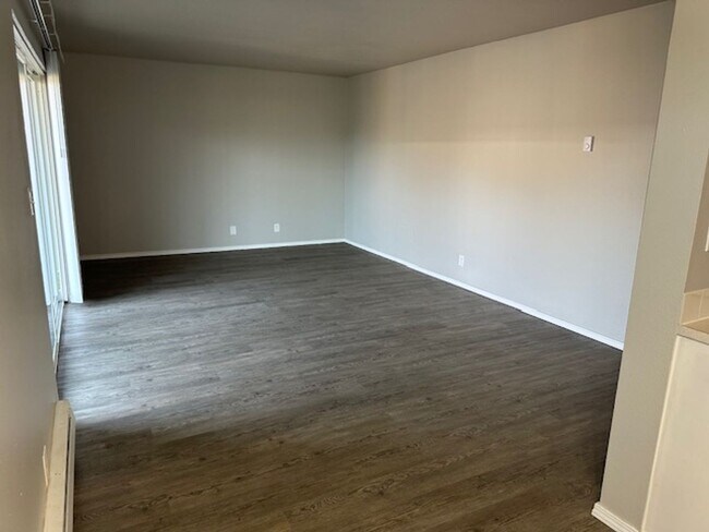 Building Photo - Amazing Two Bedroom!