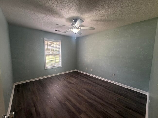 Building Photo - 30 Spanish Moss Cir