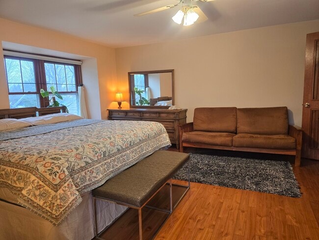 Building Photo - 437 S Craig Pl