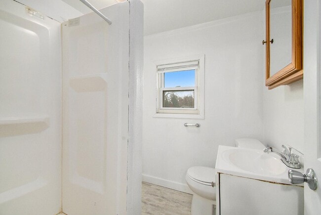 Building Photo - 147 Isbell St