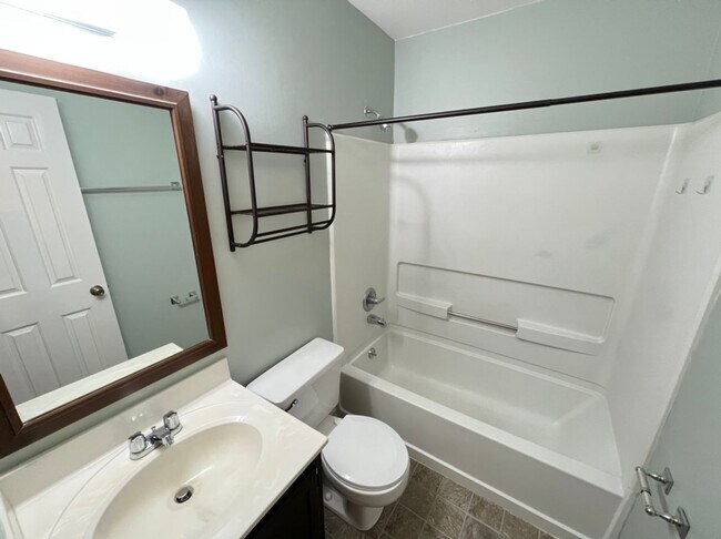 Building Photo - Quiet 3 bedroom cul-de-sac home in Rolling...