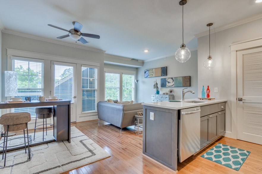 Building Photo - 525 East