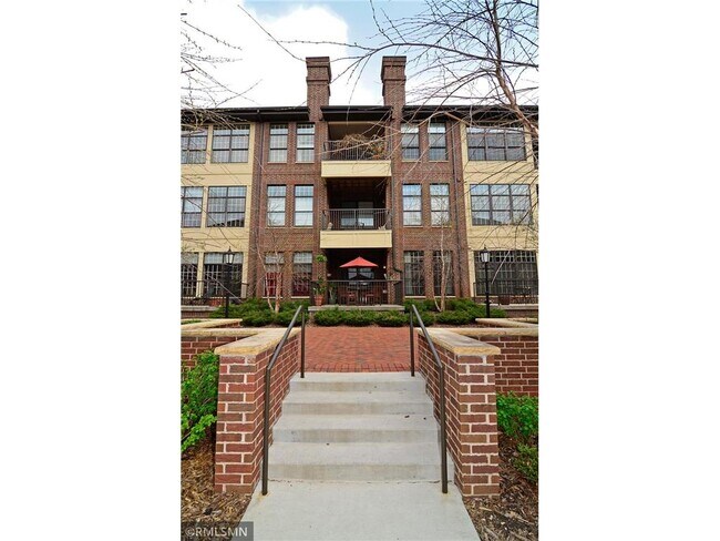 Building Photo - 851 River Mews Ct