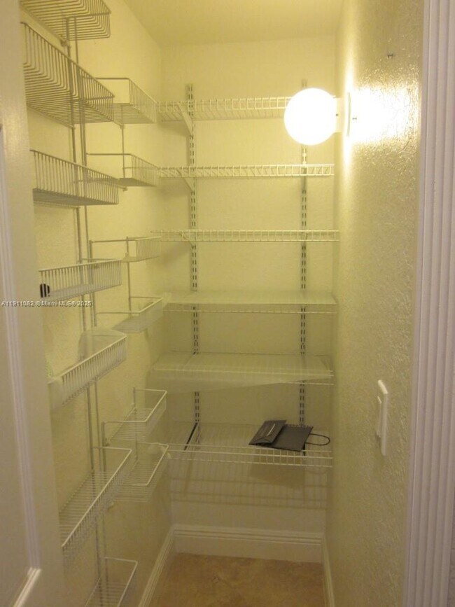 Building Photo - 2920 Catalina St