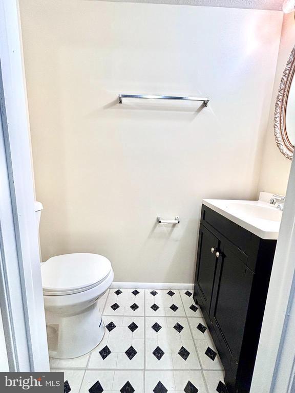 Building Photo - 6226 Hillside Rd