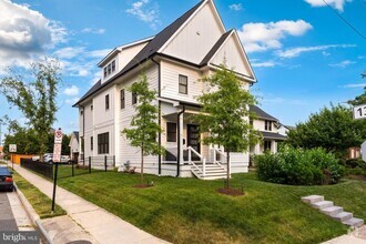 Building Photo - 1247 N Stuart St
