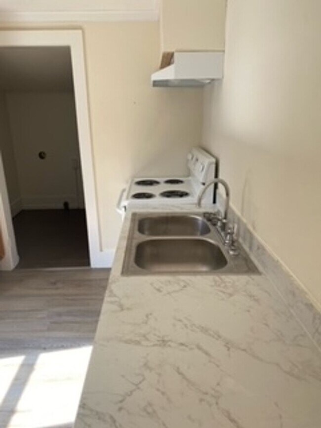 Building Photo - 31 Chapel St