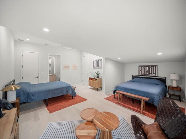 Building Photo - 2107 Brackenridge St