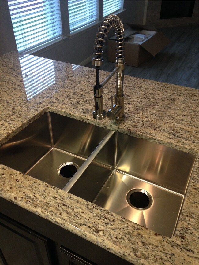 Building Photo - 19818 Sternwood Manor Dr