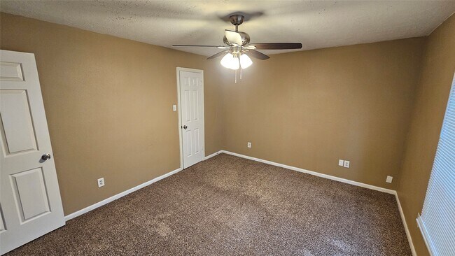 Building Photo - 14734 Treborway Dr