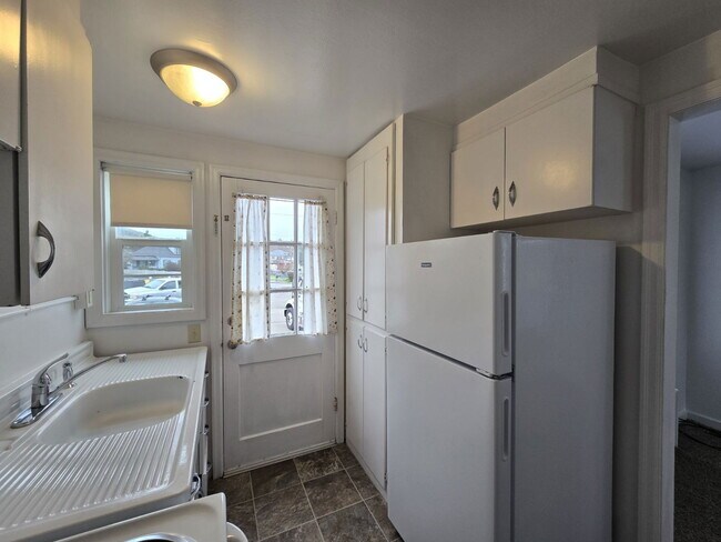 Building Photo - 451 NE Winchester St