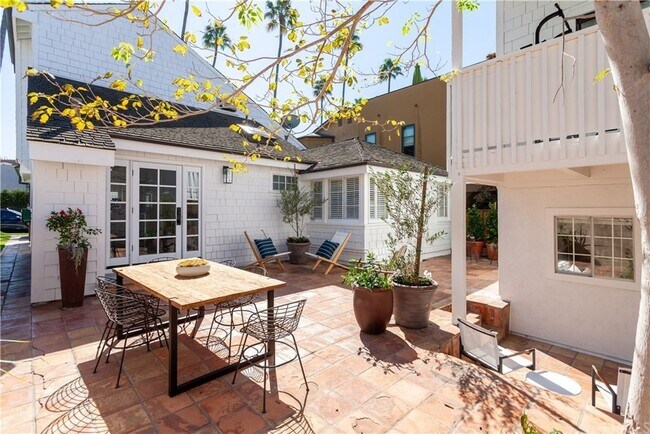 Building Photo - 509 Goldenrod Ave