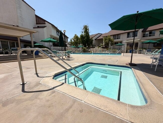Building Photo - Spacious 2 Bedroom 2 Bathroom Condo with Large Balcony in Mission Valley
