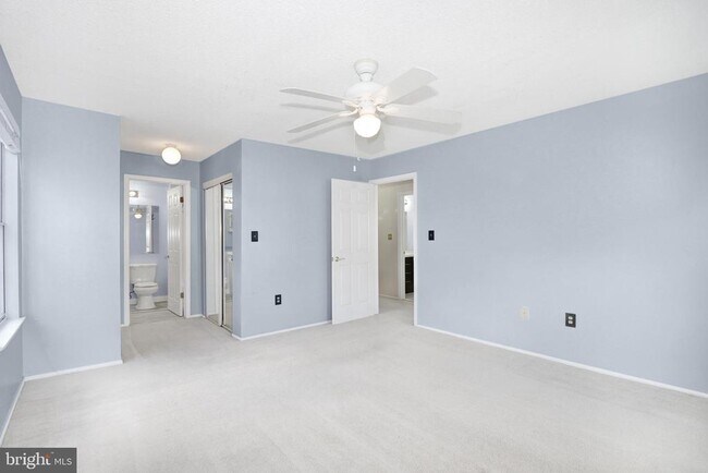 Building Photo - 2 Cheverny Ct