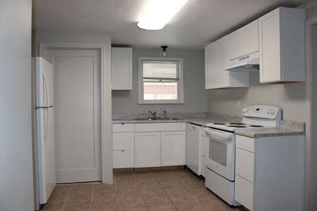 Building Photo - 760-762 N 100 W