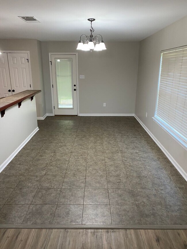 Building Photo - 14621 Madison Ln