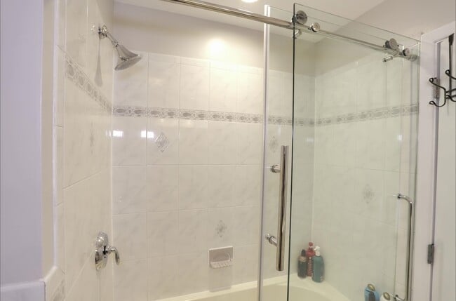 Building Photo - 421 Jackson St