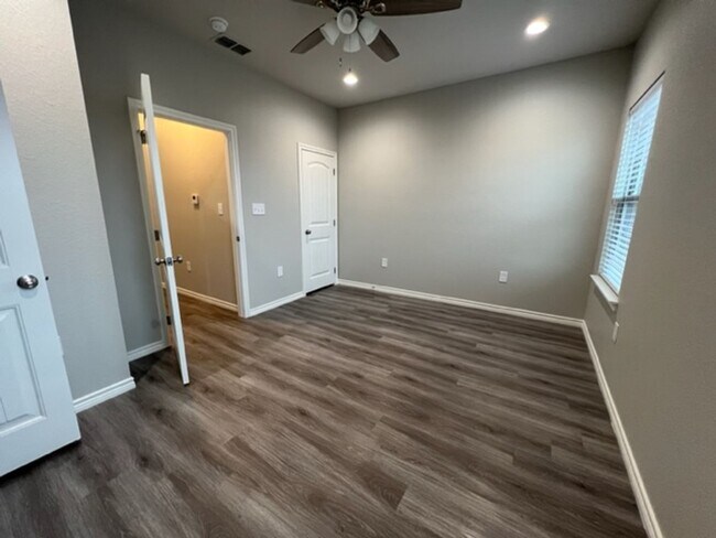 Building Photo - 2834 Melissa Ln