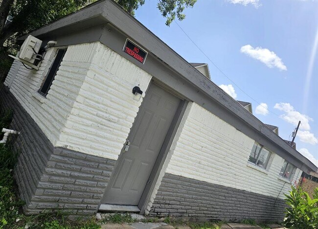 Primary Photo - 3829 Mt Pleasant St