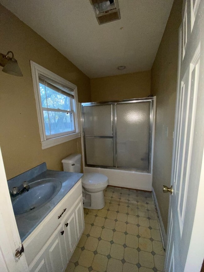 Building Photo - Single Family House