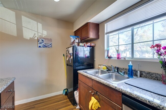 Building Photo - 2750 Durango Dr