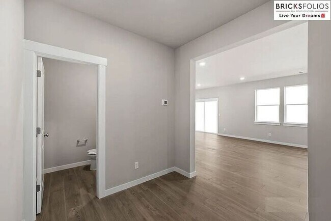 Building Photo - Dream Port Orchard Home in a Desirable Neighborhood!