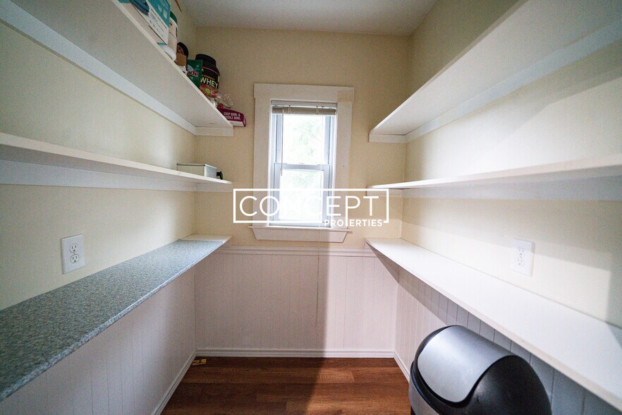 Building Photo - 376 Medford St