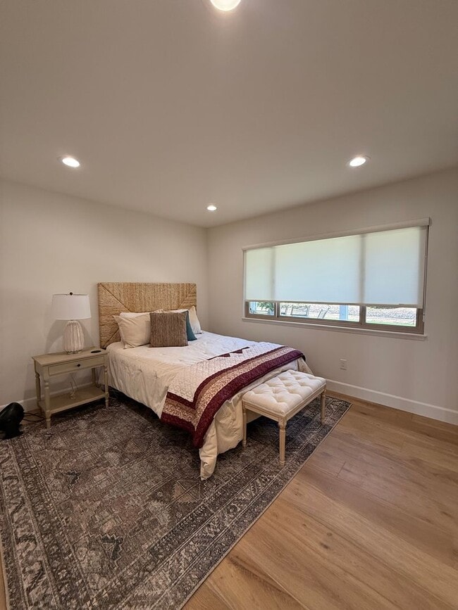 Building Photo - Gorgeous Remodeled 2Br/2Ba house W/2 Car attached  Garage in Oaks North