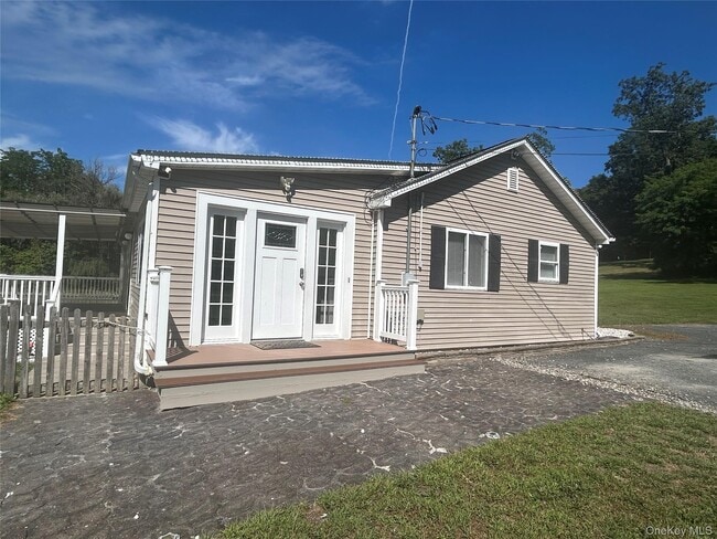 Building Photo - 980 Lakes Rd