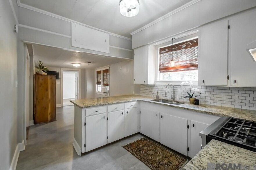 Building Photo - 110 St Jude St