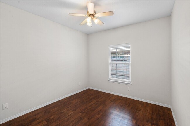 Building Photo - 111 Harbour Town Cir