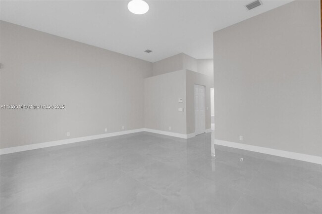 Building Photo - 2553 Bay Pointe Dr