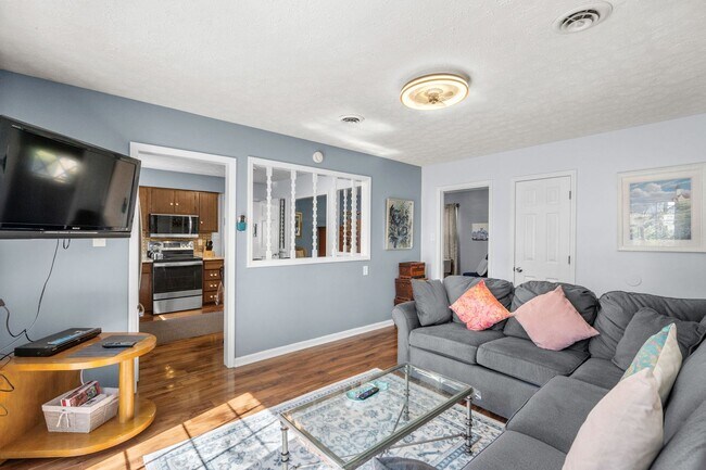 Building Photo - 4 Bed/2 Bath Furnished Single Family Home in Surfside 1 Mile to the Beach By Golf Cart!